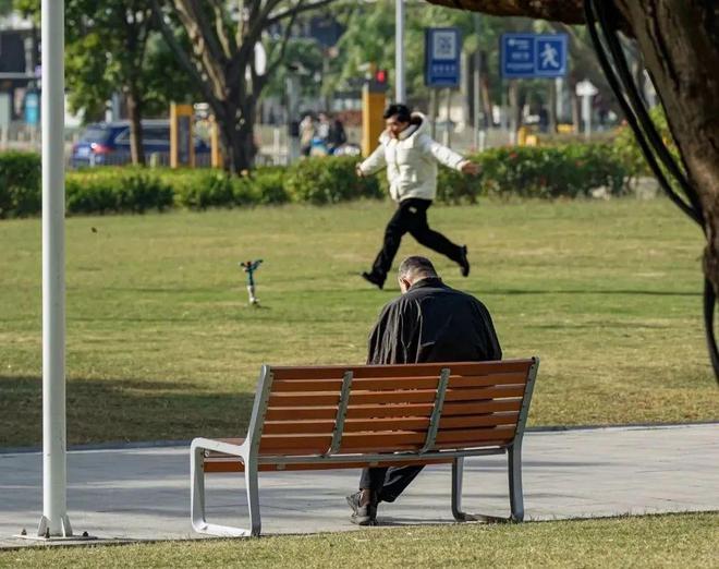 弃了双11爱上了“老年严选”AG真人中国这届脆皮年轻人抛(图7)