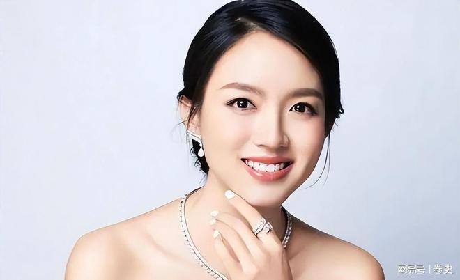 门怀孕6个月上春晚站C位真人生赢家AG真人登录艳压奚梦瑶拒嫁30亿豪(图21)