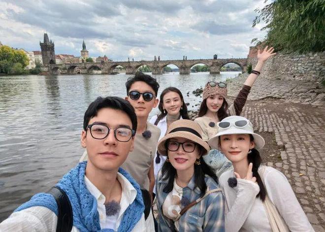 花学”“淡”得让人心动！AG真人百家家乐平台新“(图2)